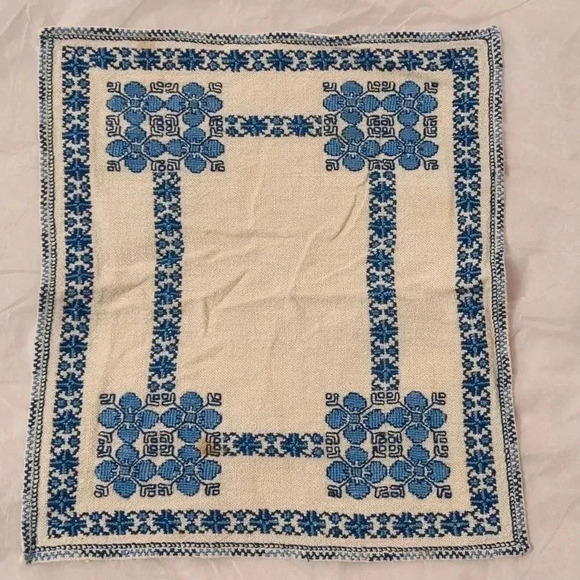 6  Table Napkins - Picture 8 of 8